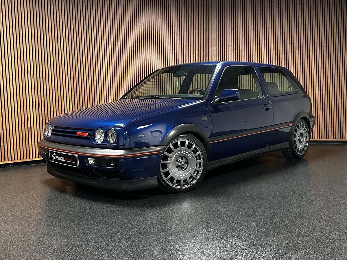 Blå VW Golf III fra 1996