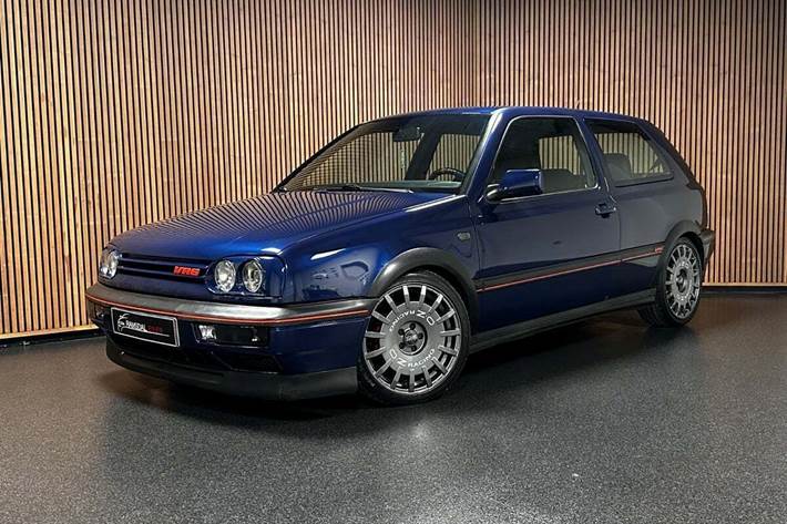 Blå VW Golf III fra 1996