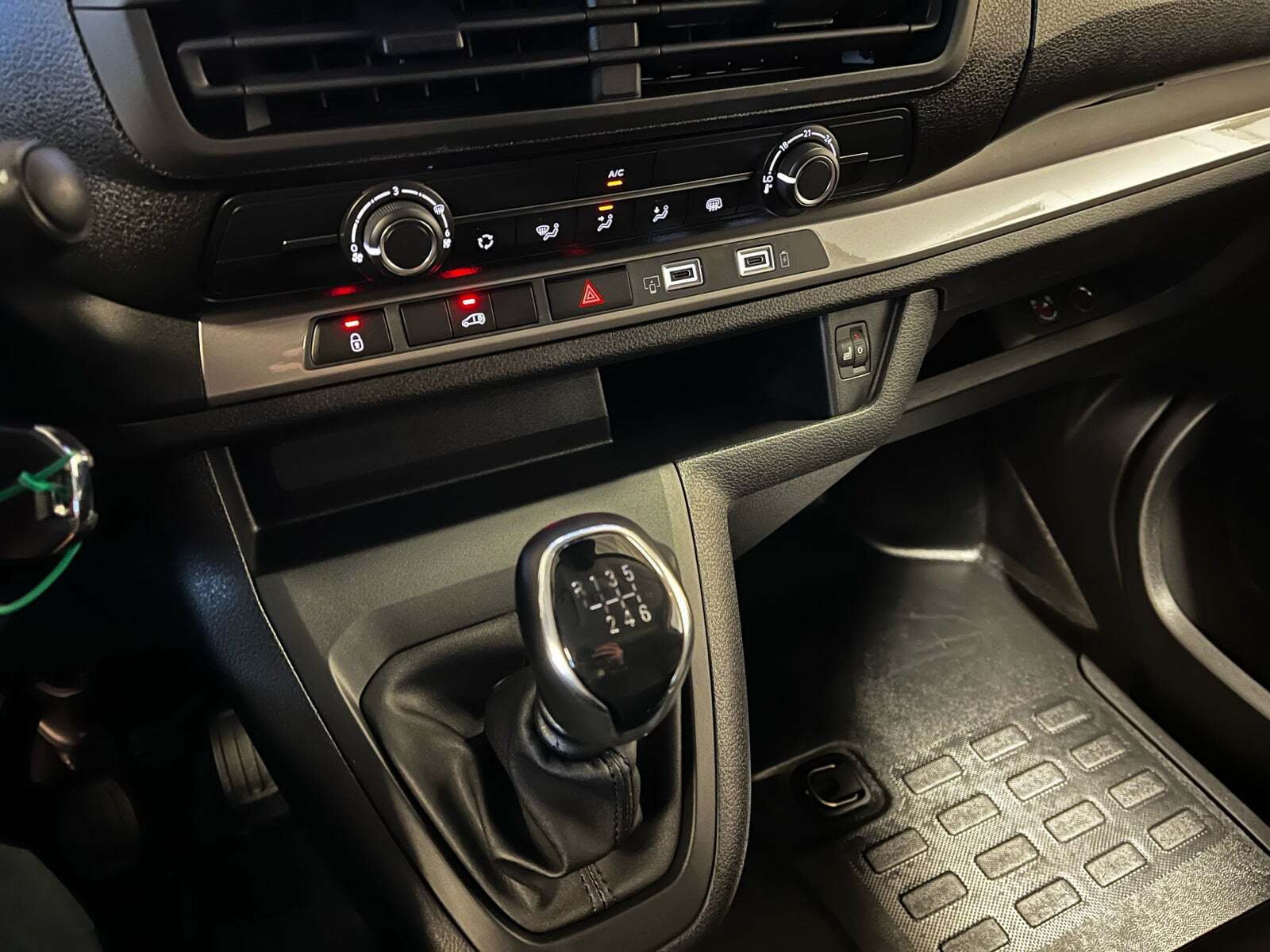 Hvid Citroën Jumpy fra 2024