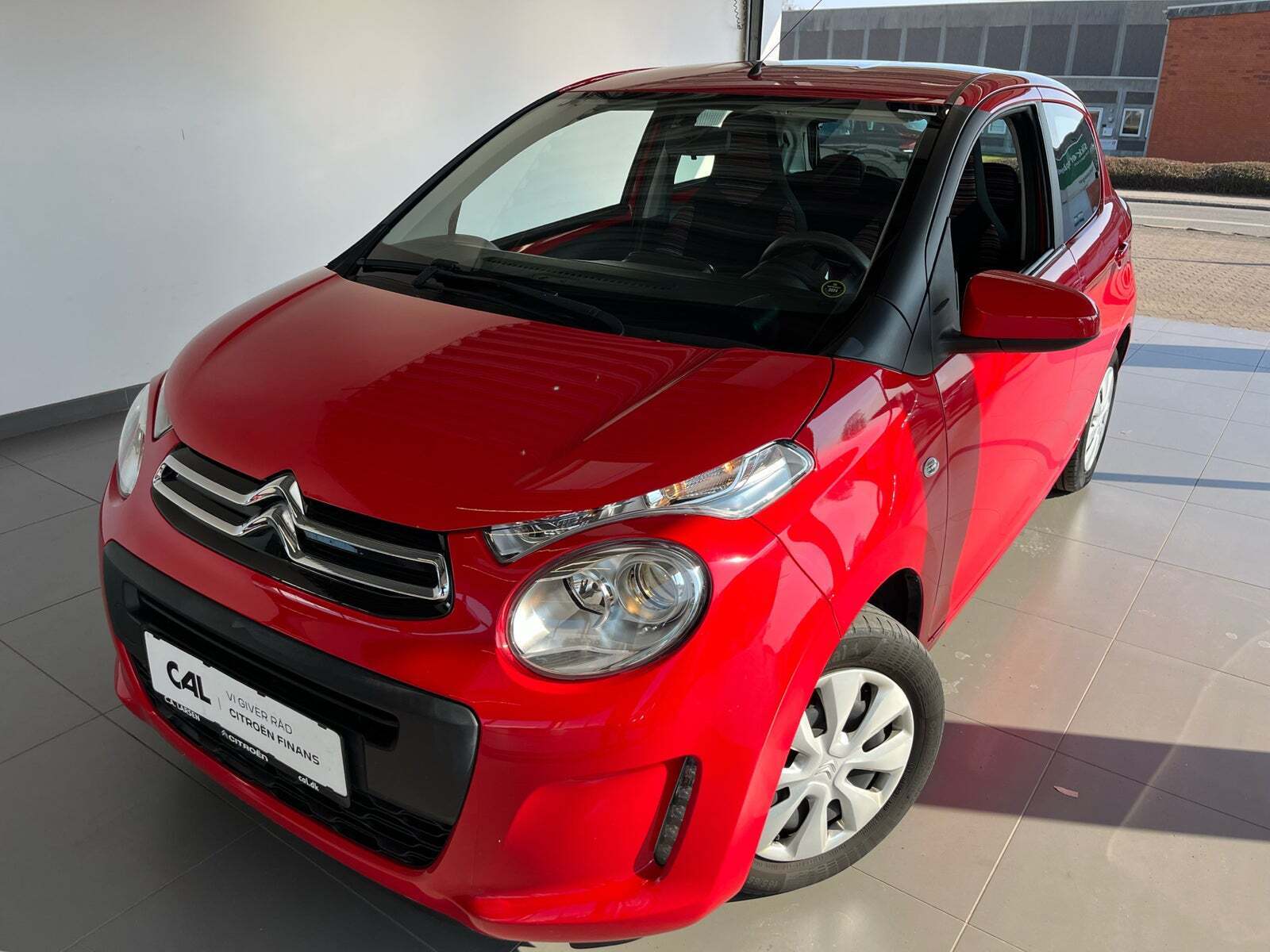 Rød Citroën C1 fra 2020 set udefra