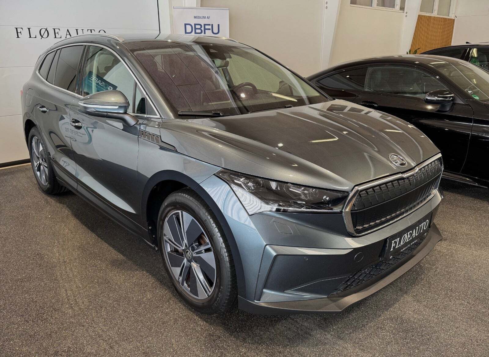 Grå Skoda Enyaq fra 2021 set udefra