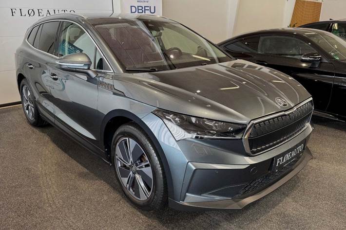 Grå Skoda Enyaq fra 2021 set udefra