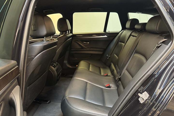 Sort BMW 535d fra 2016 set indefra