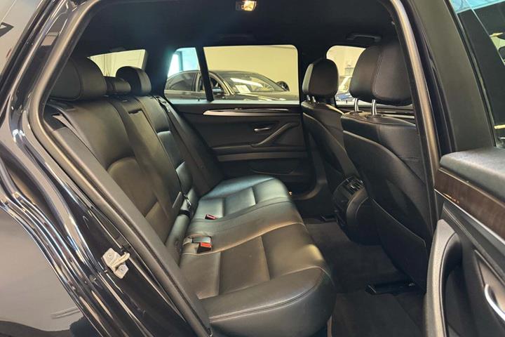 Sort BMW 535d fra 2016 set indefra