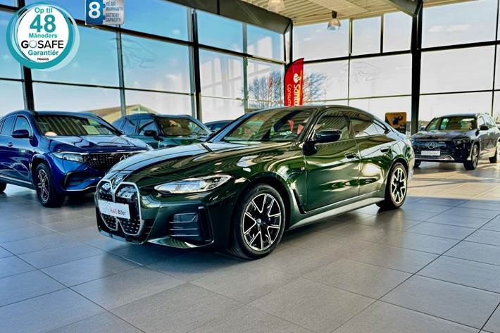 Grøn BMW i4 fra 2024 set udefra