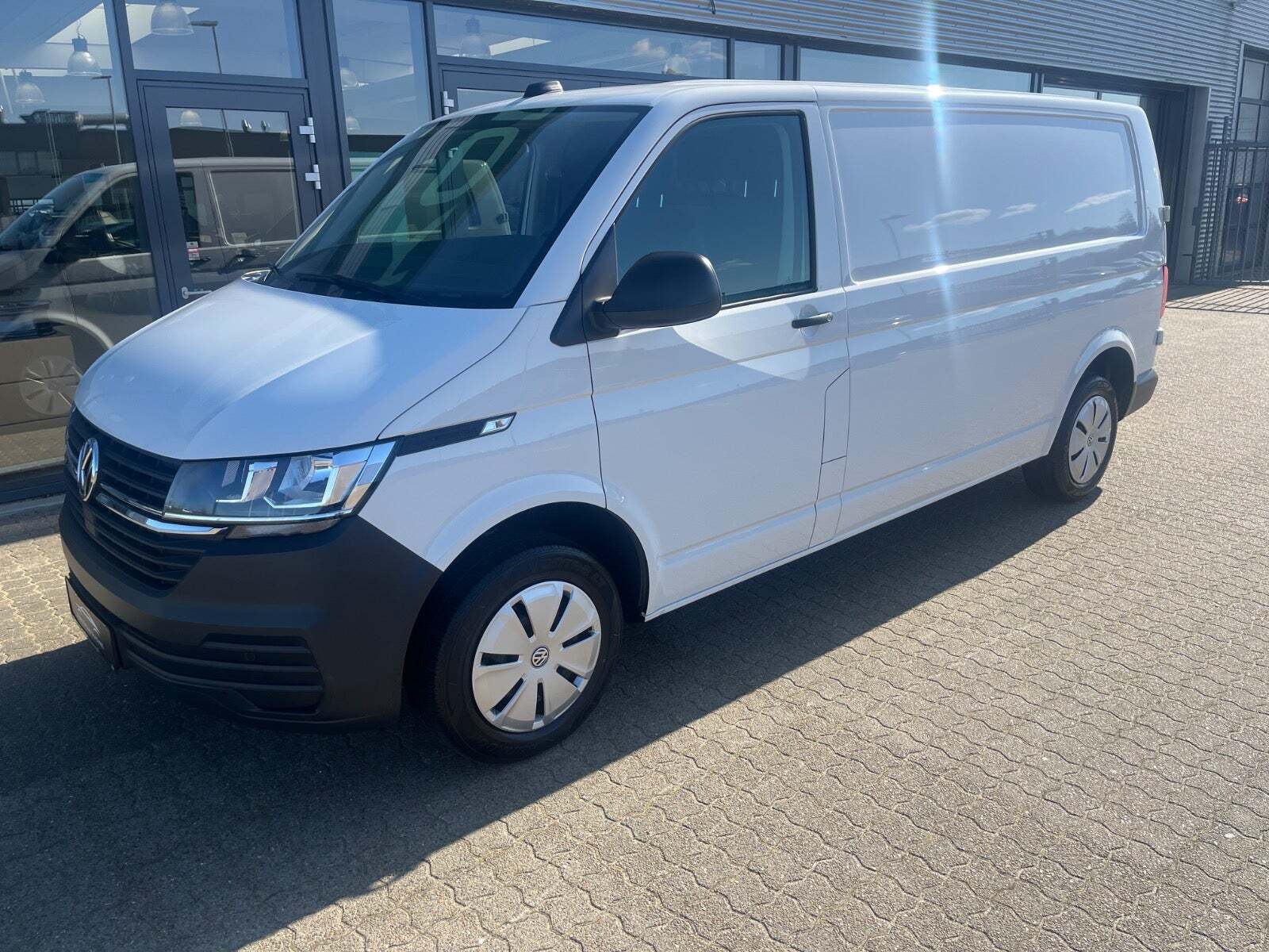 VW Transporter 2,0 TDi 150 Kassevogn DSG lang