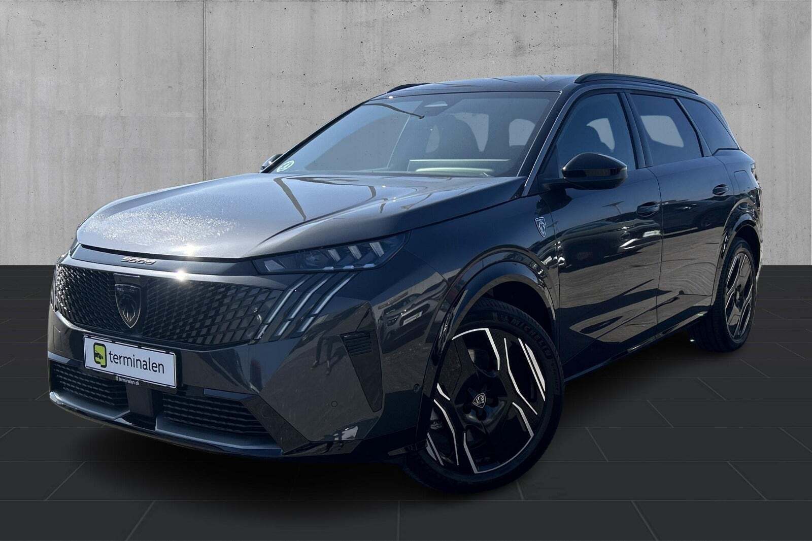 Peugeot e-5008