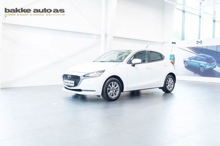 Hvid Mazda 2 fra 2023 set udefra
