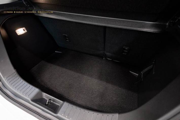 Hvid Mazda 2 fra 2023