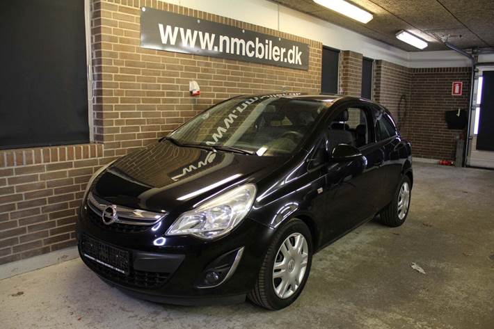 Sort Opel Corsa fra 2011
