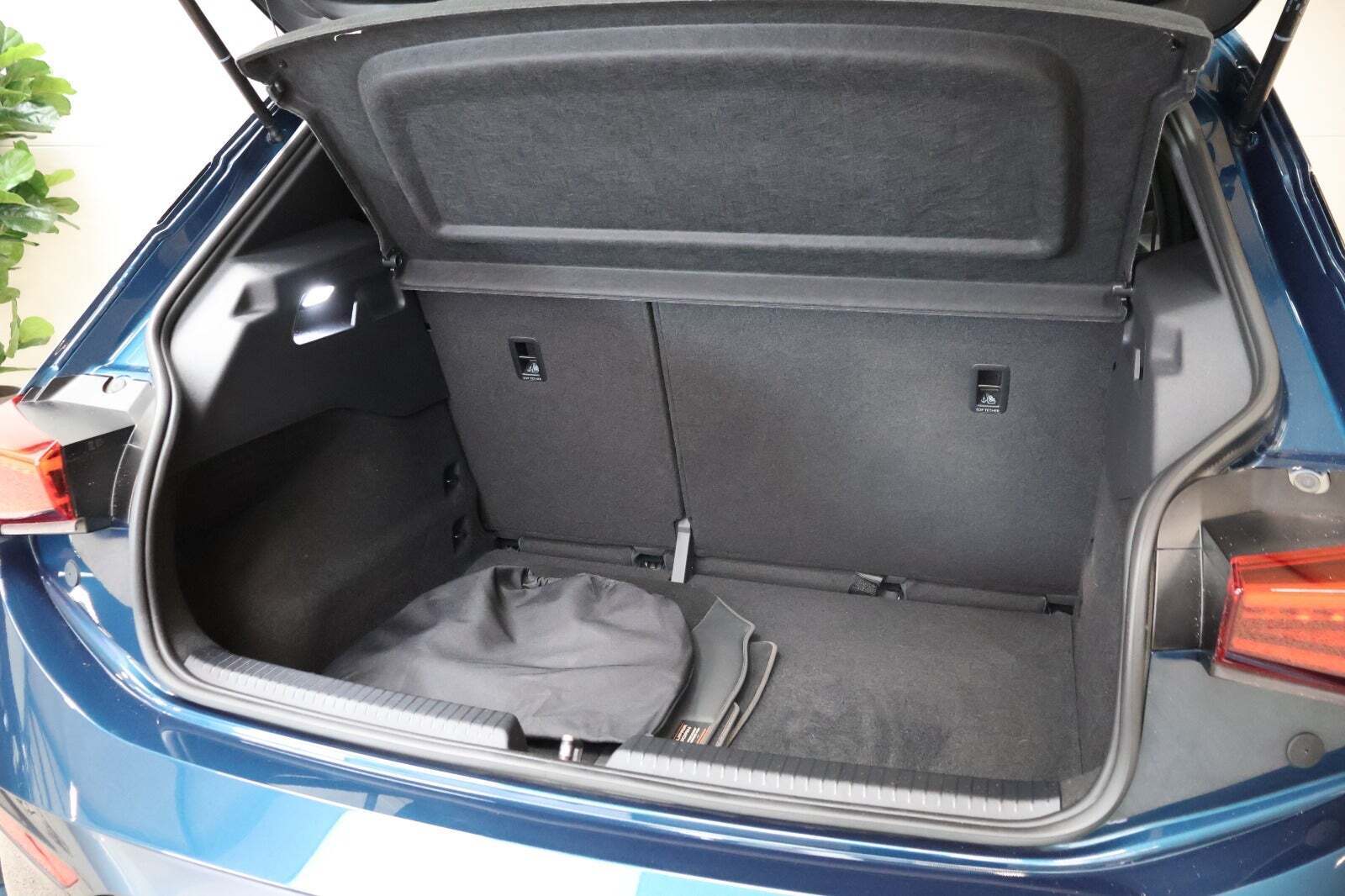 Blå Cupra Born fra 2022