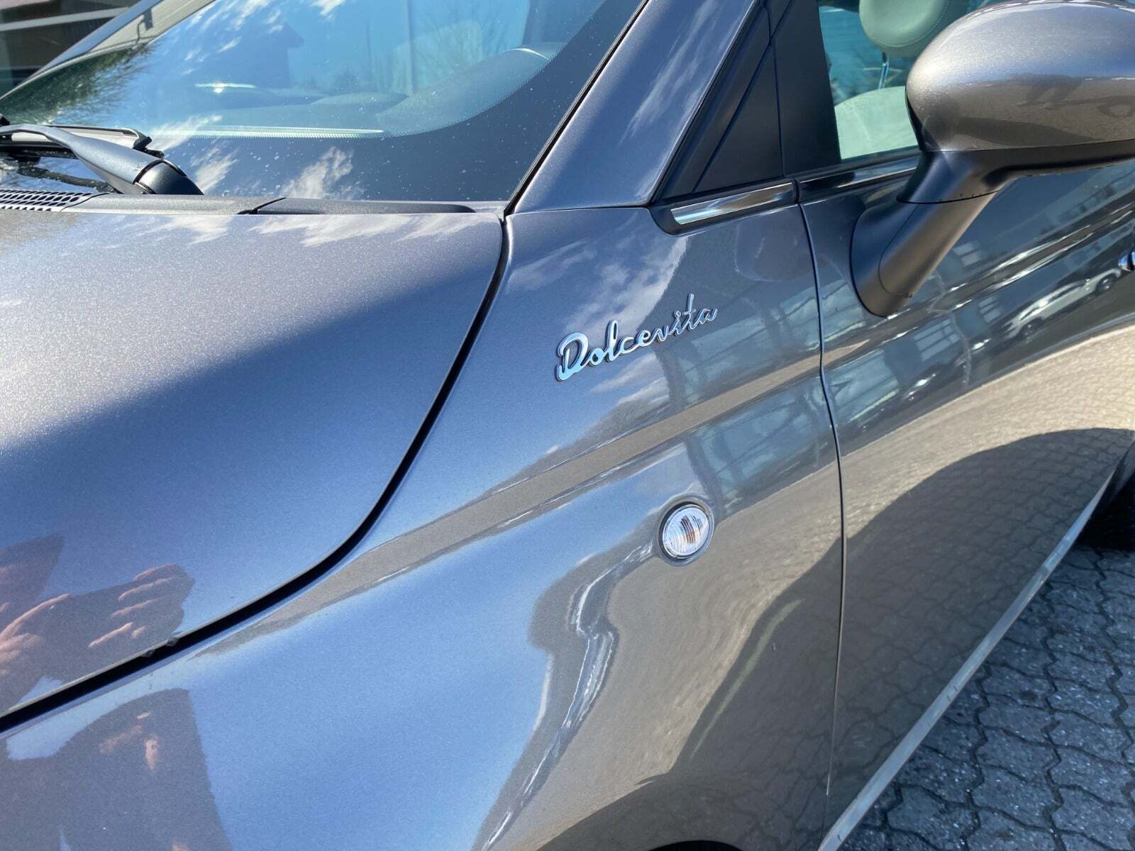 Grå Fiat 500 fra 2022