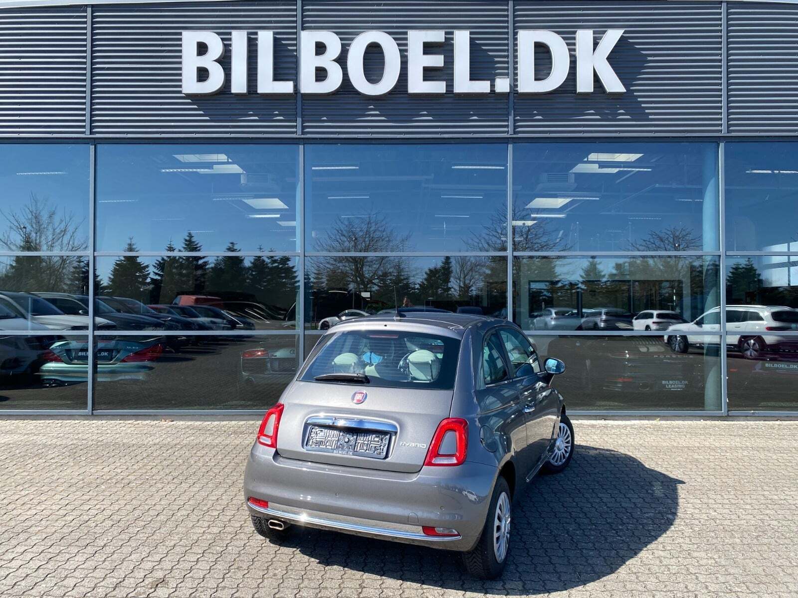 Grå Fiat 500 fra 2022