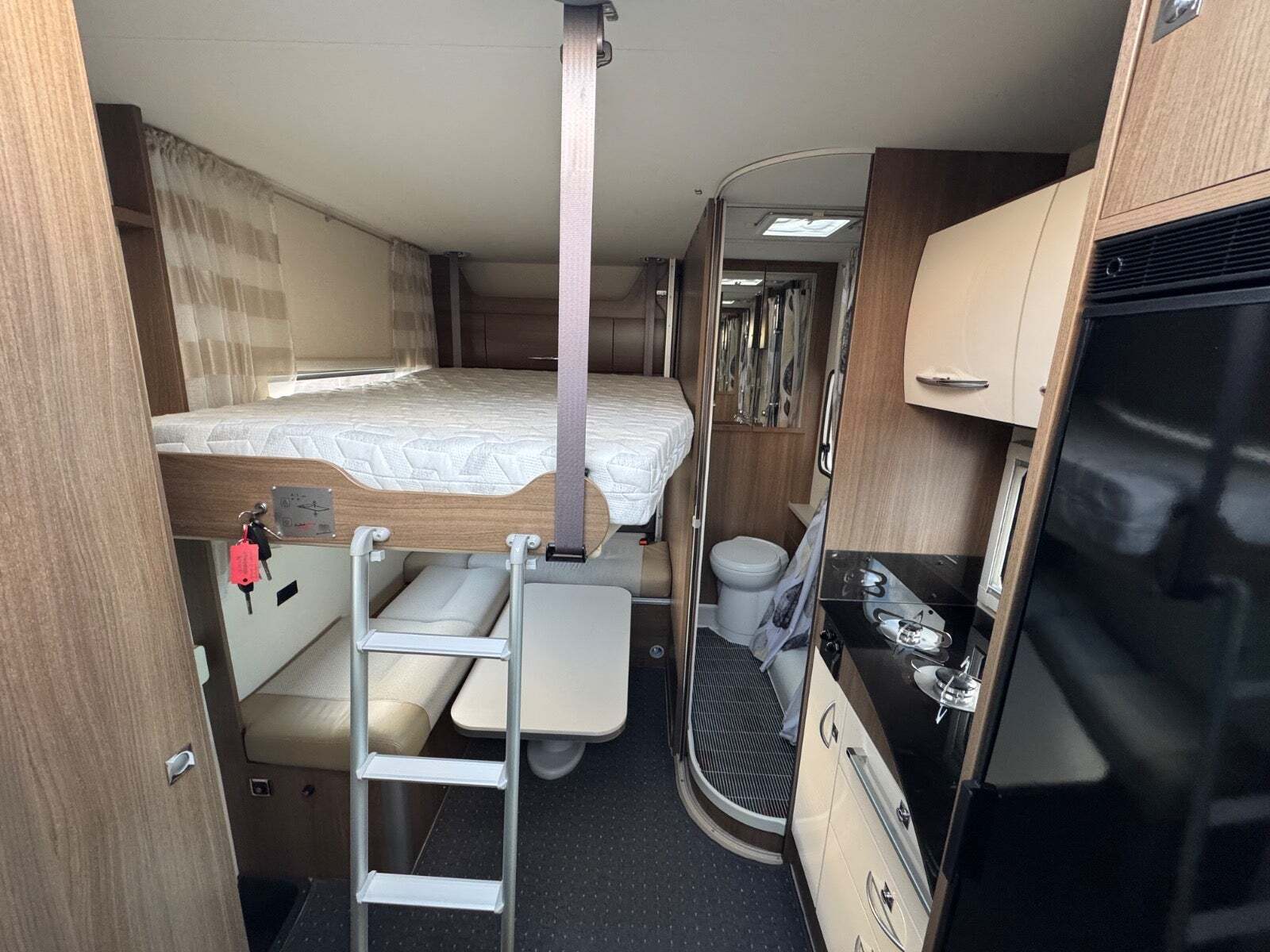 Hvid Ford Chausson fra 2016 set udefra