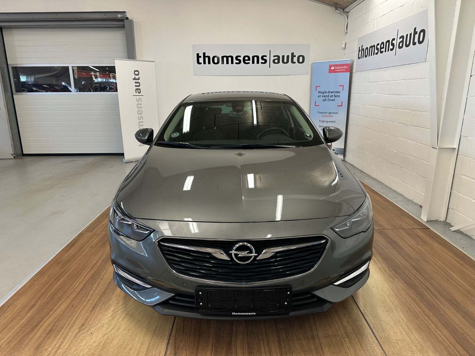 Grå Opel Insignia fra 2020
