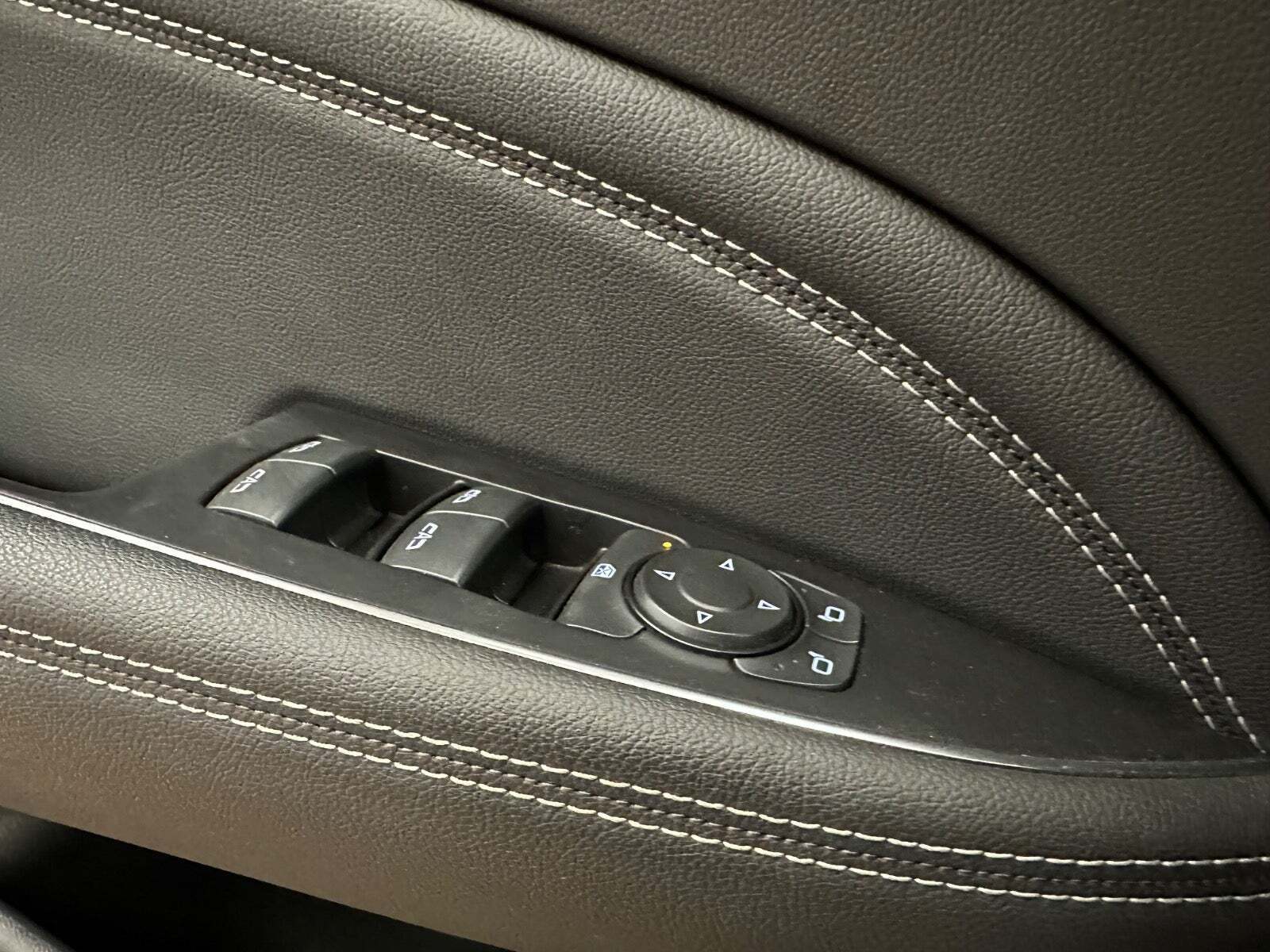 Hvid Opel Insignia fra 2018