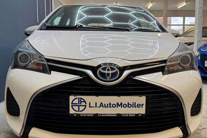 Hvid Toyota Yaris fra 2015