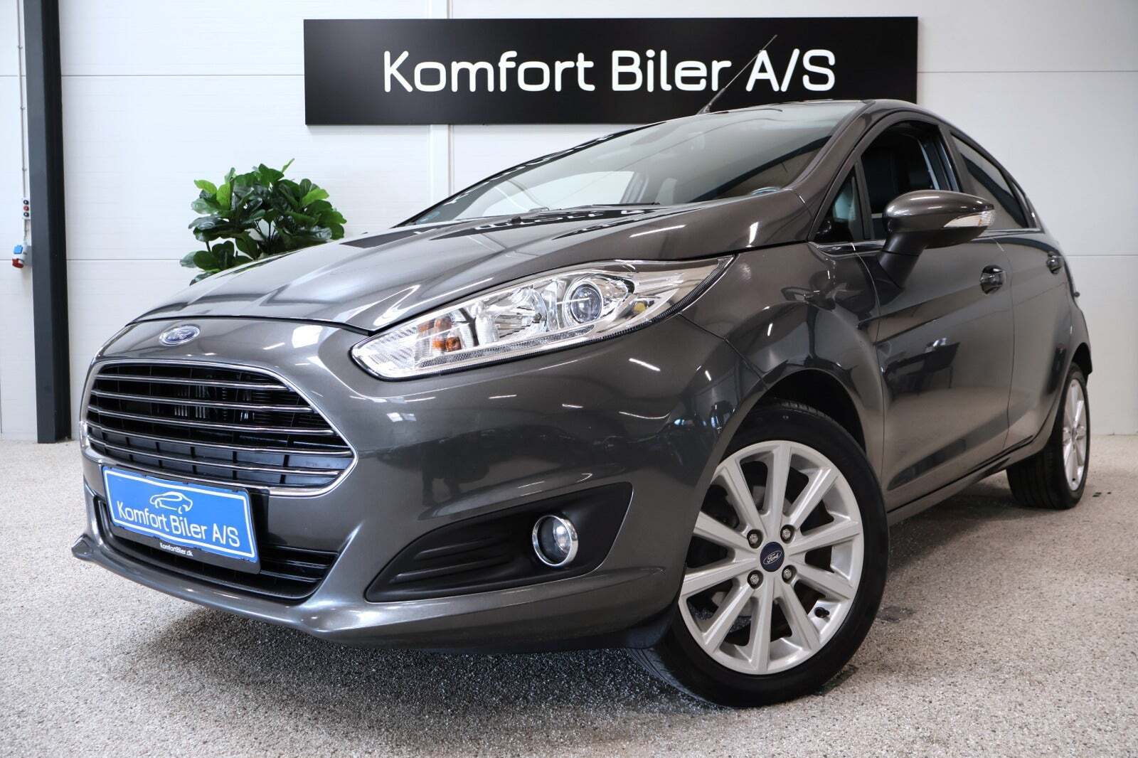 Grå Ford Fiesta fra 2016