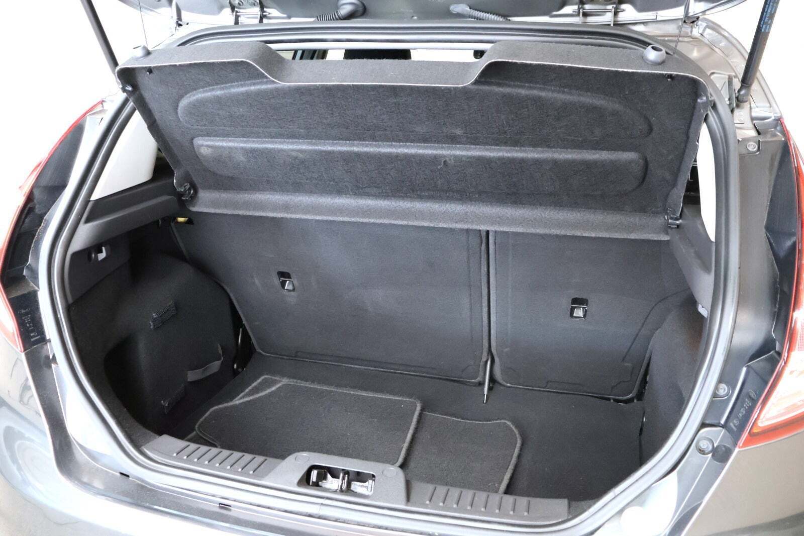 Grå Ford Fiesta fra 2016