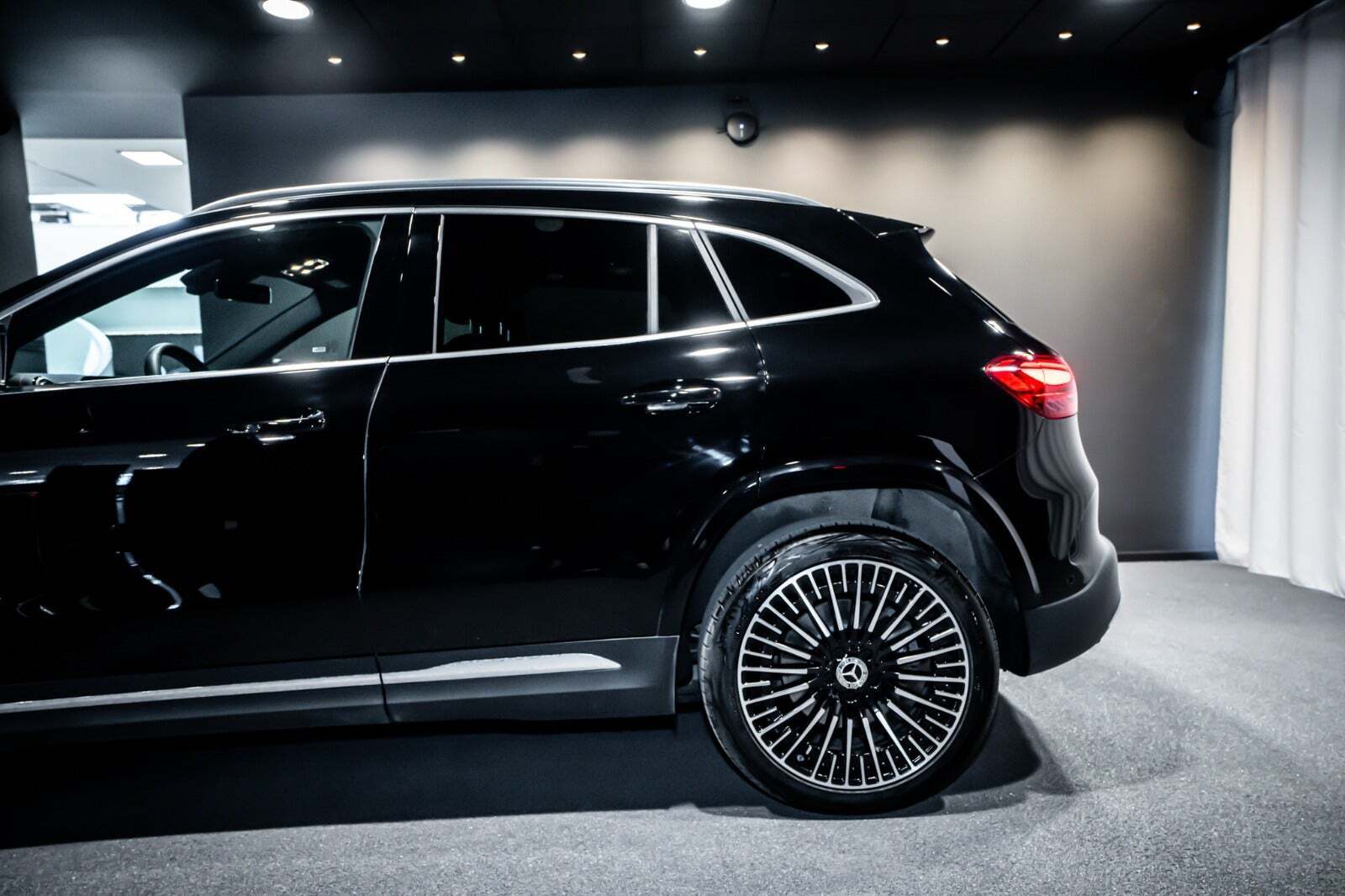 Sort Mercedes EQA250+ fra 2025