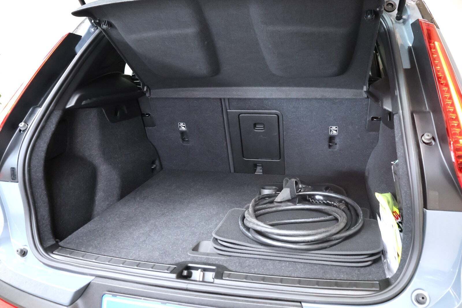 Grå Volvo XC40 fra 2022