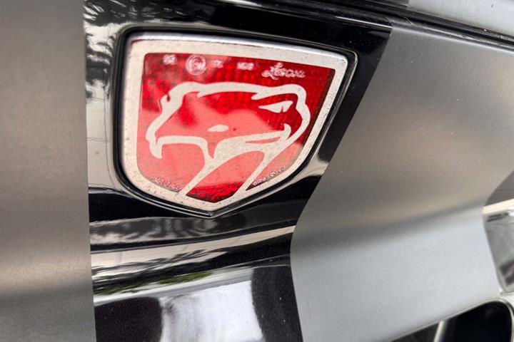 Sort Dodge Viper fra 1997 set udefra