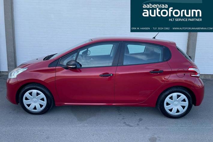 Rød Peugeot 208 fra 2014