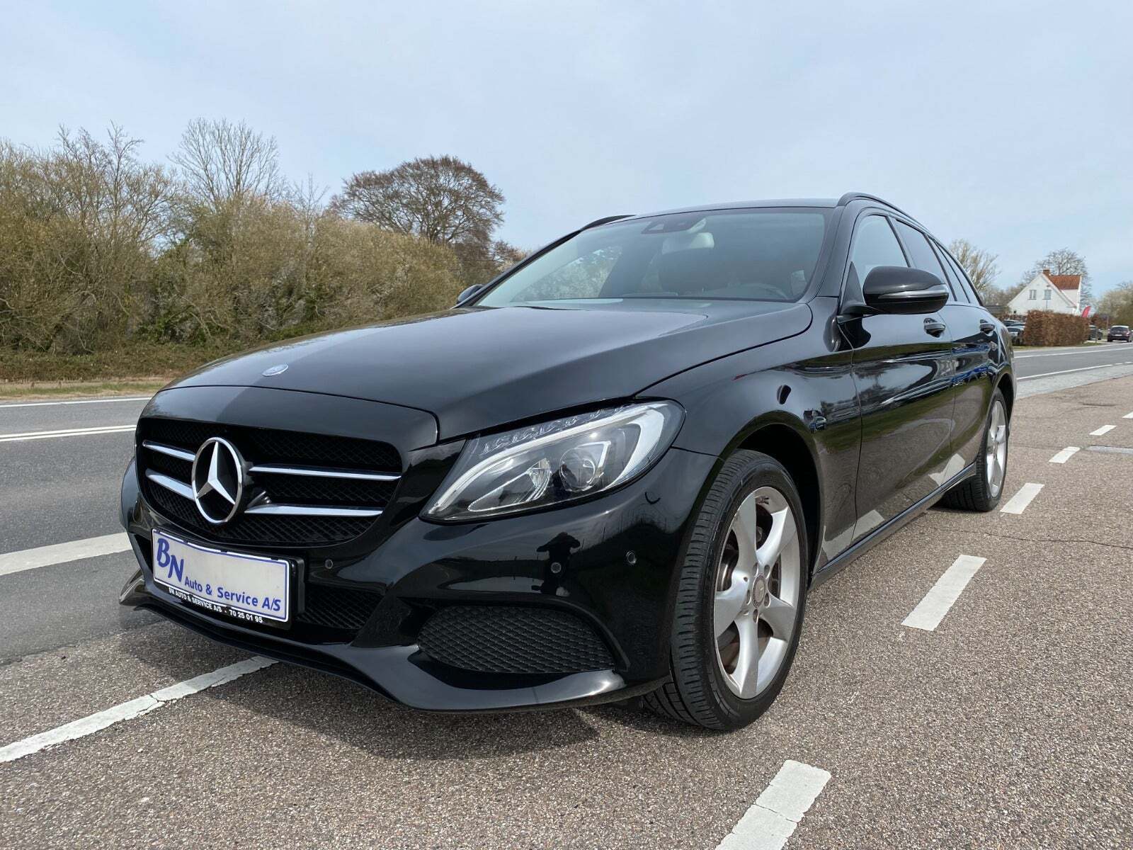 Sort Mercedes C220 d fra 2016 set udefra