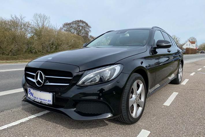 Sort Mercedes C220 d fra 2016 set udefra