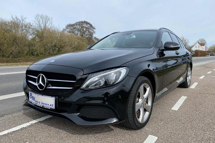 Sort Mercedes C220 d fra 2016 set udefra