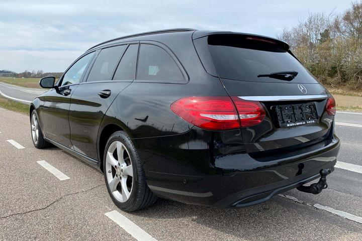 Sort Mercedes C220 d fra 2016