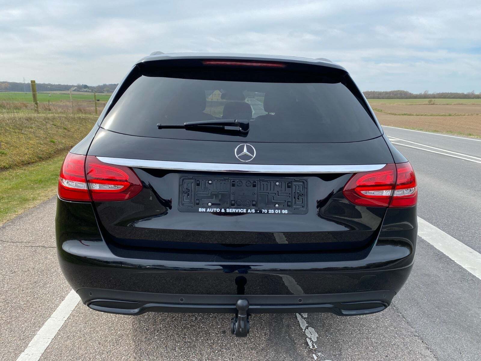 Sort Mercedes C220 d fra 2016 set udefra