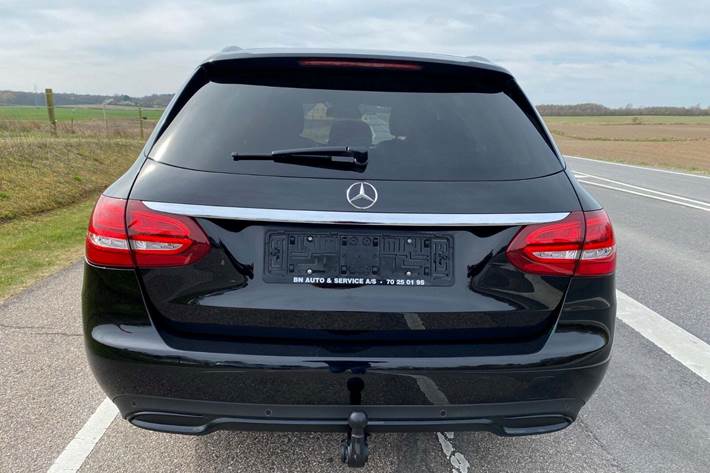 Sort Mercedes C220 d fra 2016 set udefra