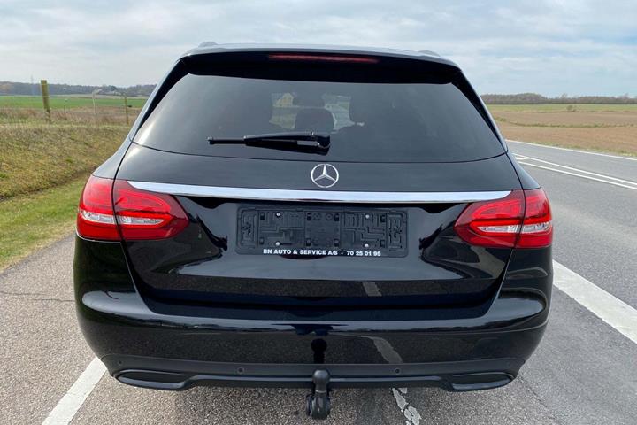 Sort Mercedes C220 d fra 2016 set udefra