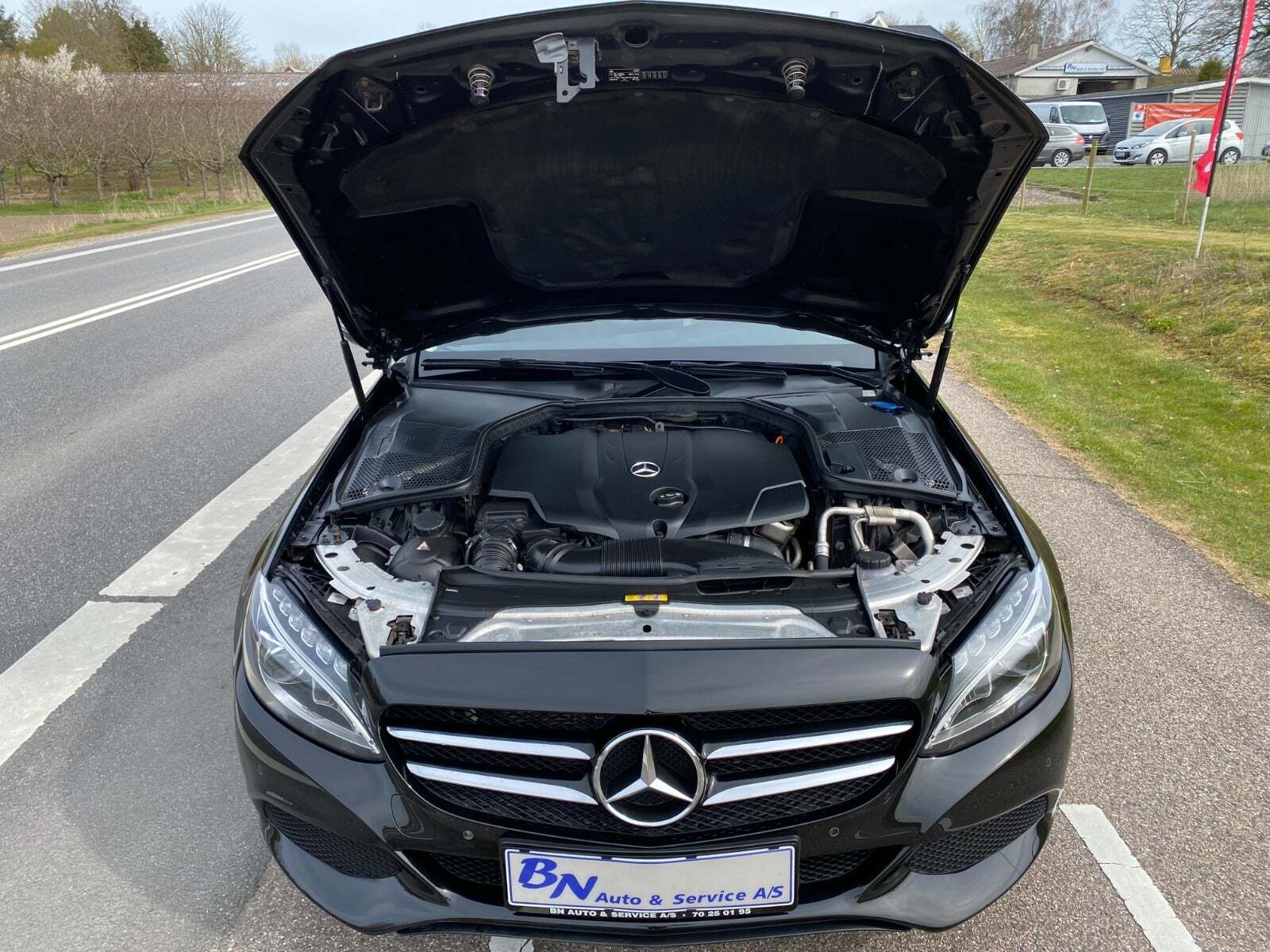 Sort Mercedes C220 d fra 2016 set udefra