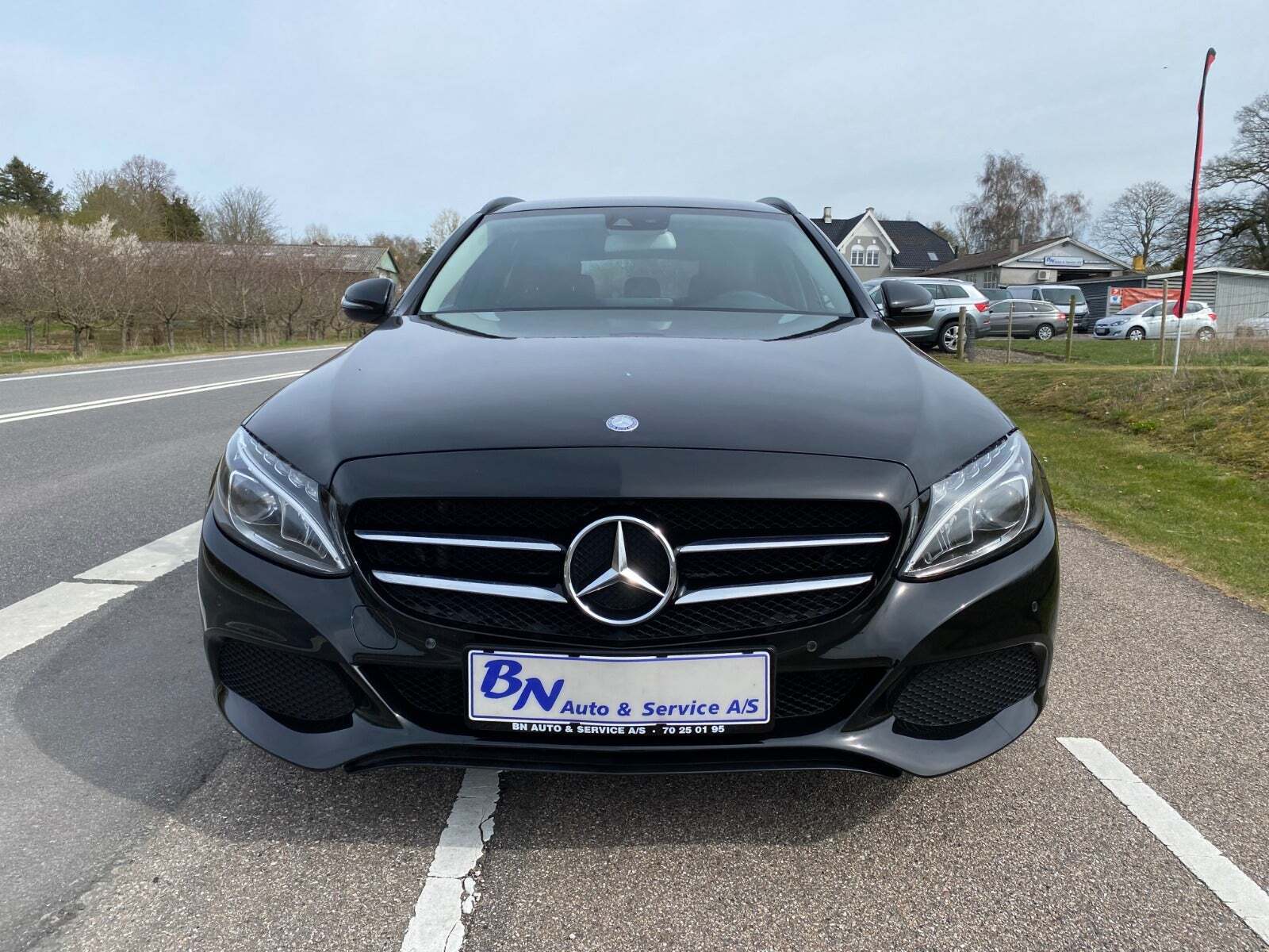 Sort Mercedes C220 d fra 2016 set udefra