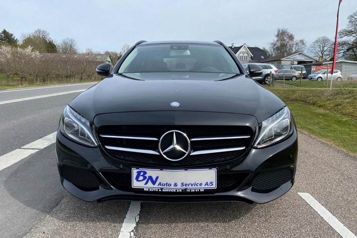 Sort Mercedes C220 d fra 2016 set udefra