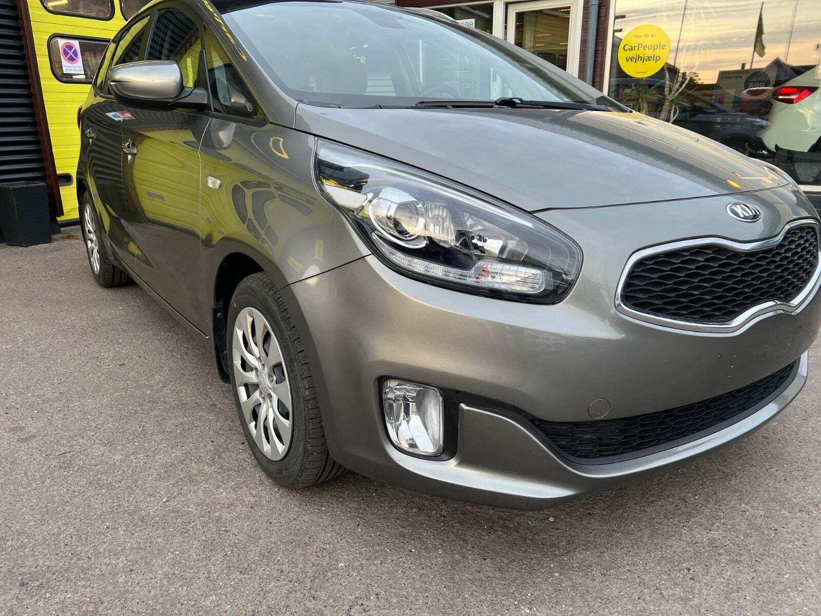 Grå Kia Carens fra 2016