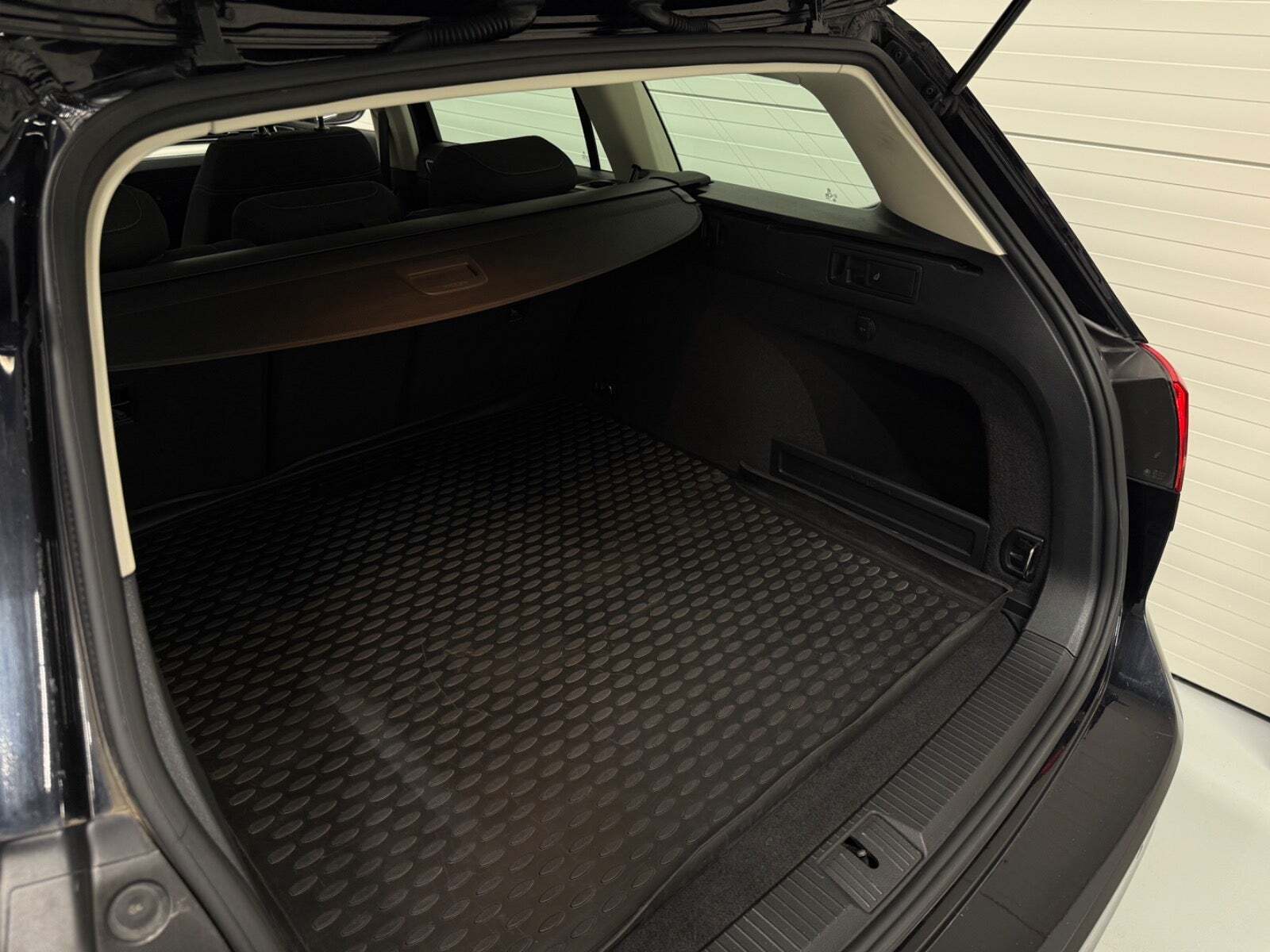 Sort VW Passat fra 2017