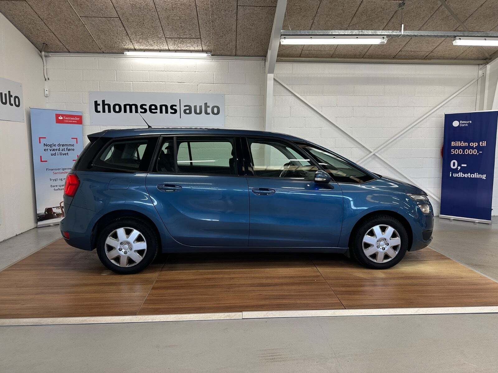 Blå Citroën Grand C4 Picasso fra 2014 set udefra