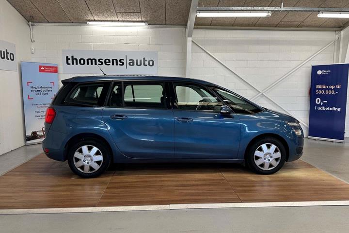 Blå Citroën Grand C4 Picasso fra 2014 set udefra