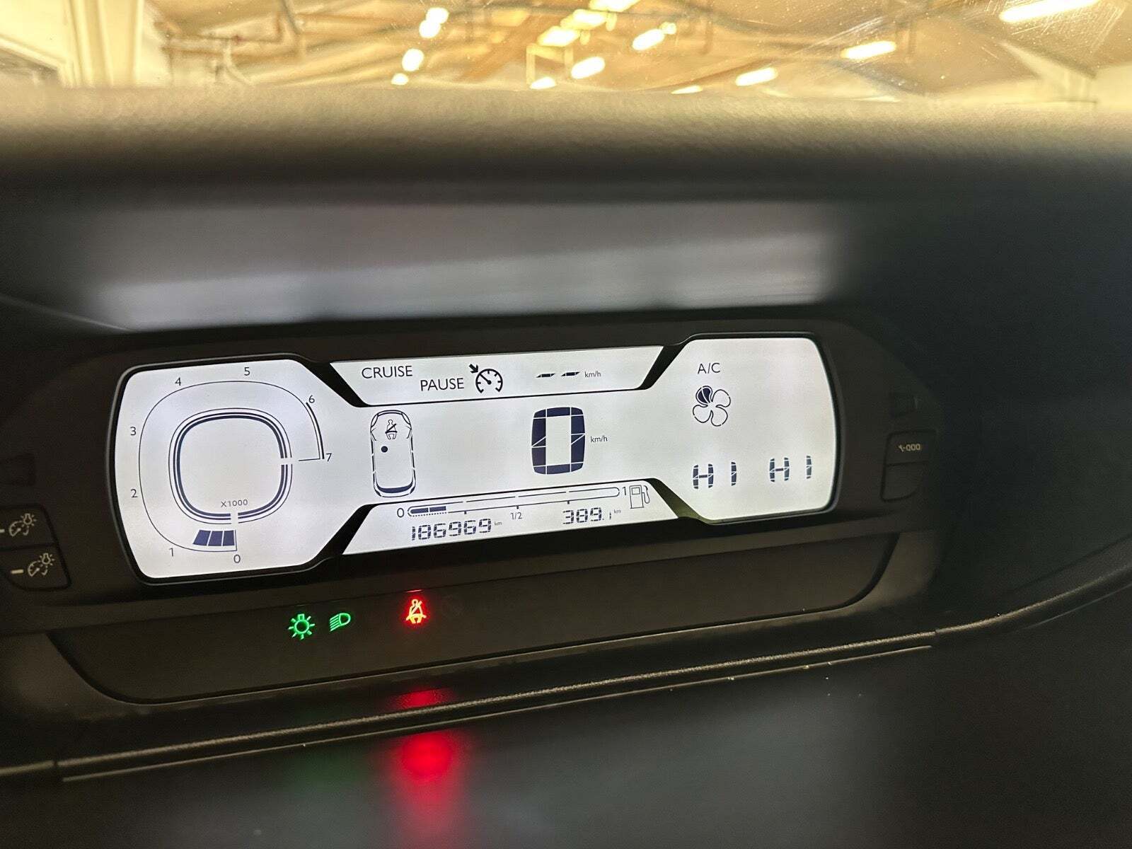 Blå Citroën Grand C4 Picasso fra 2014 set indefra