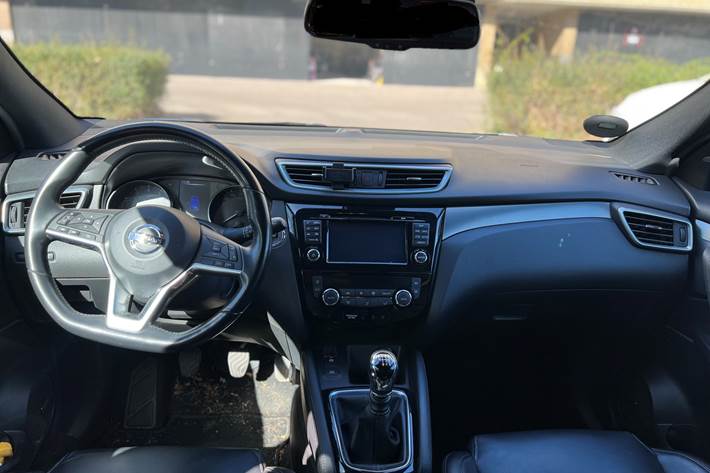 Blå Nissan Qashqai fra 2018