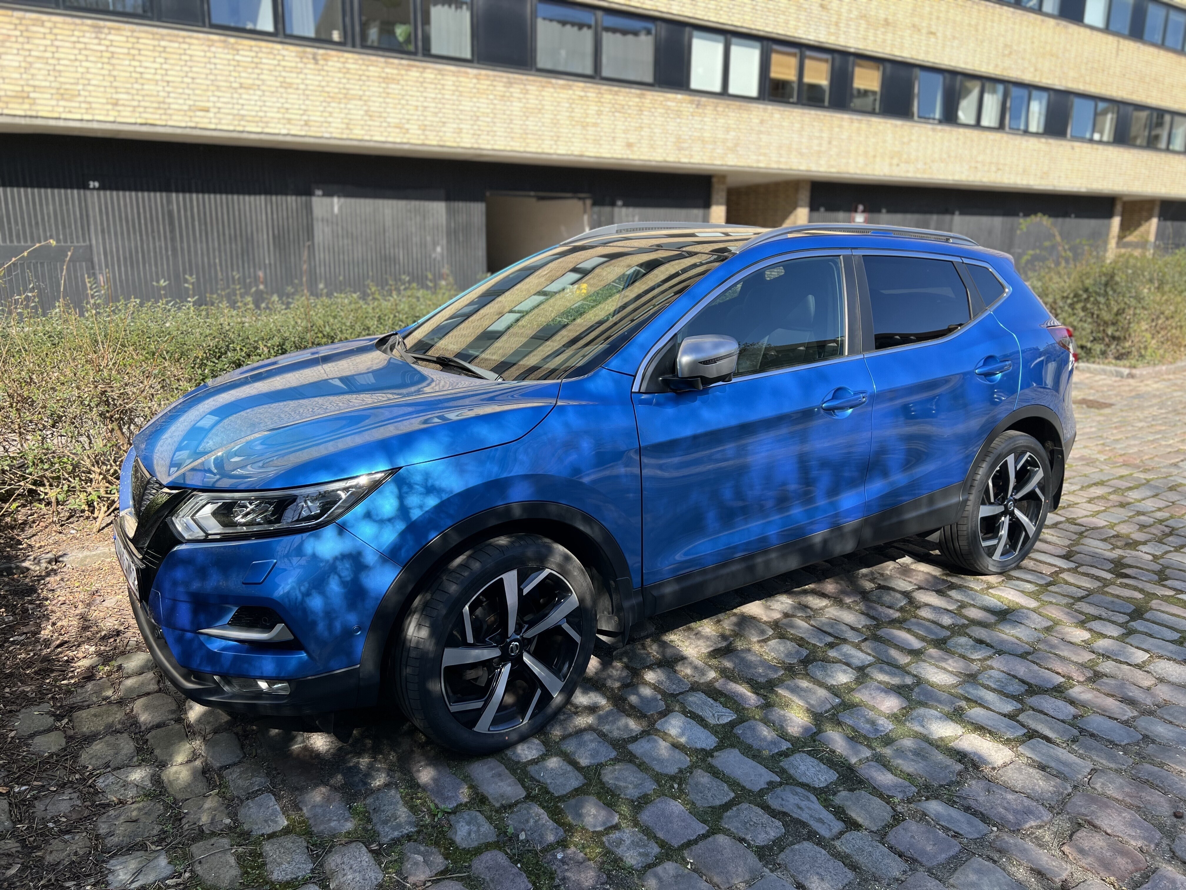 Blå Nissan Qashqai fra 2018
