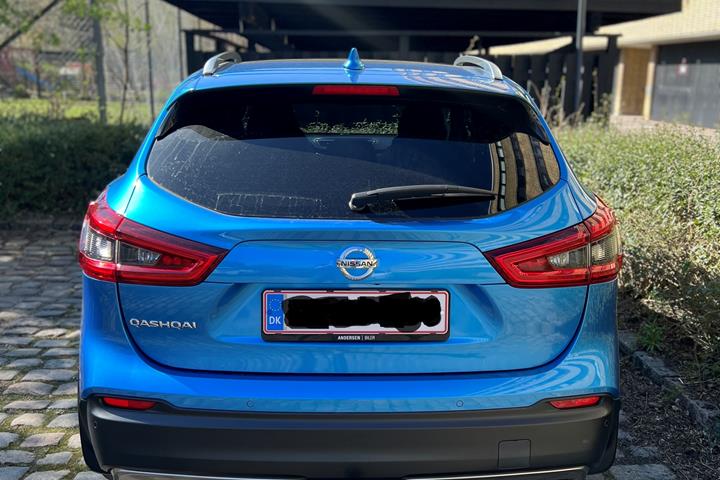 Blå Nissan Qashqai fra 2018