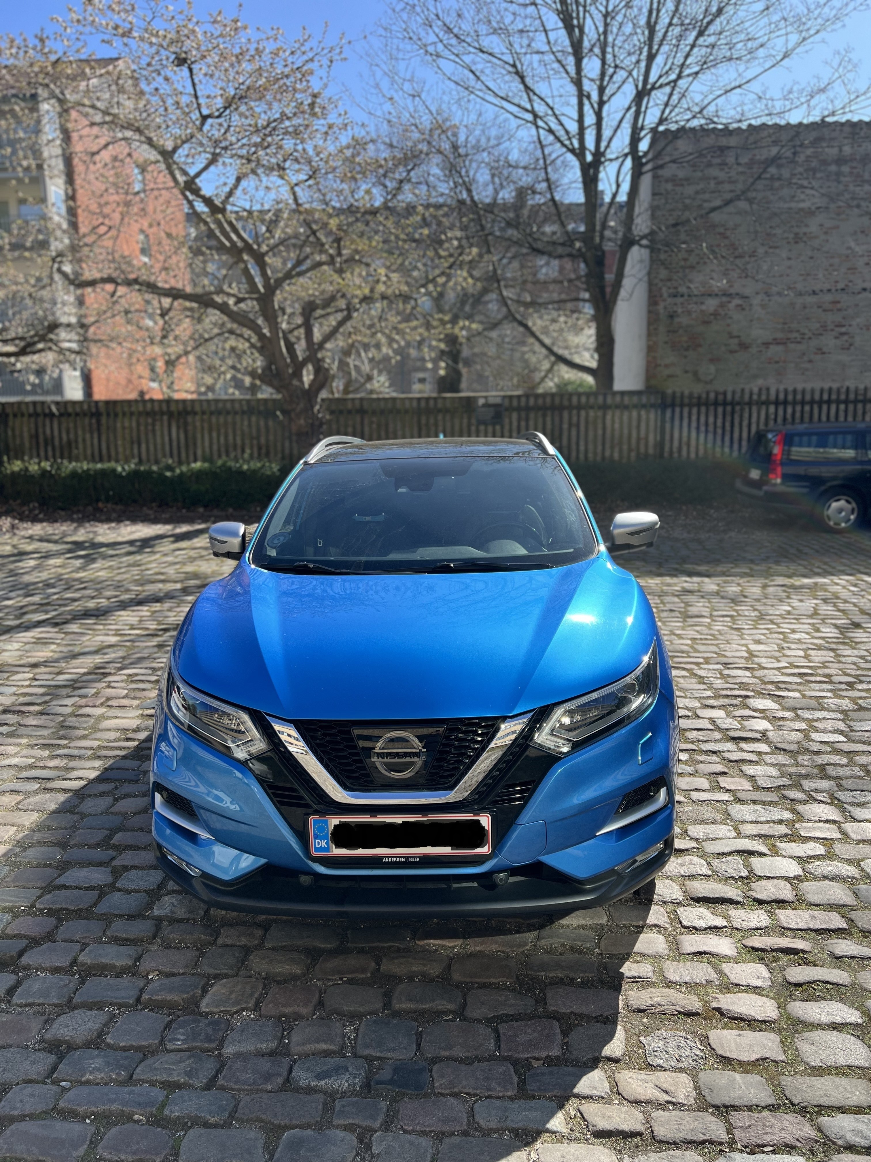 Blå Nissan Qashqai fra 2018