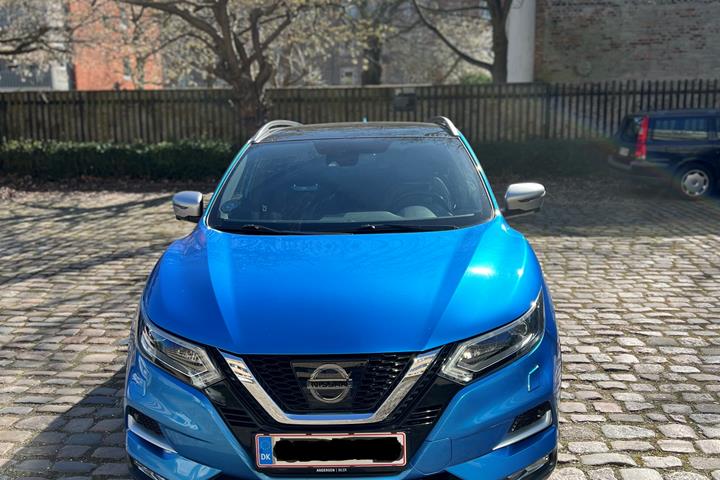 Blå Nissan Qashqai fra 2018