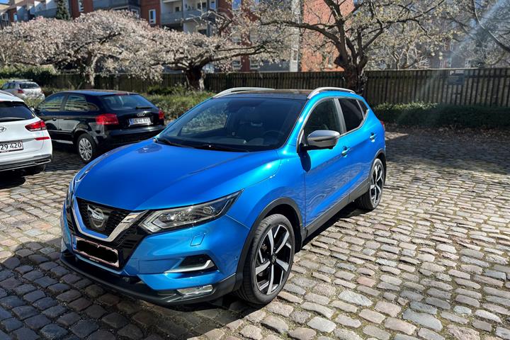 Blå Nissan Qashqai fra 2018