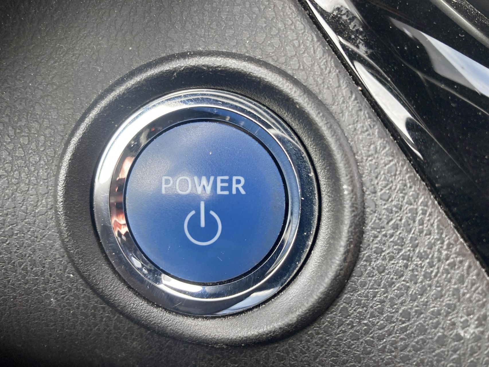 Grå Toyota C-HR fra 2018