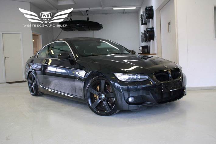 Sort BMW 335i fra 2010